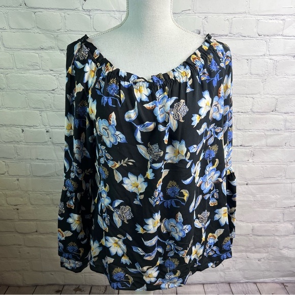 White House Black Market Tops - White House Black Market Floral Blouse Top Medium